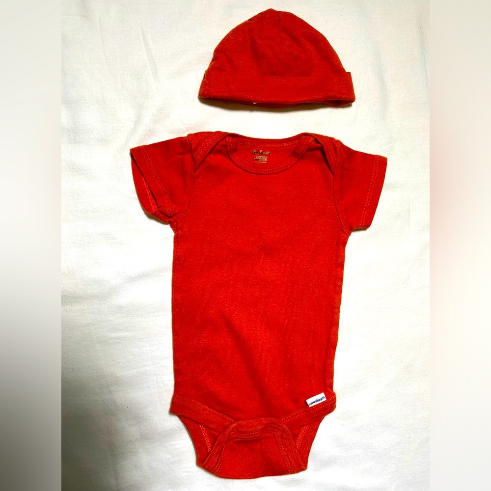 Gerber baby rust onesies with matching hat. Cotton short sleeve short bodysuit